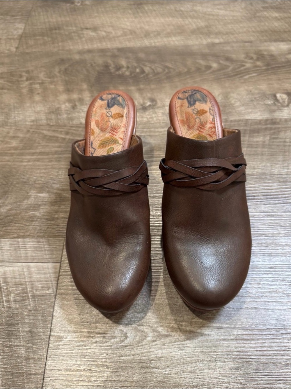 B.O.C Women's size 10M Brown Leather  Slip-On Mule Clogs Sandals